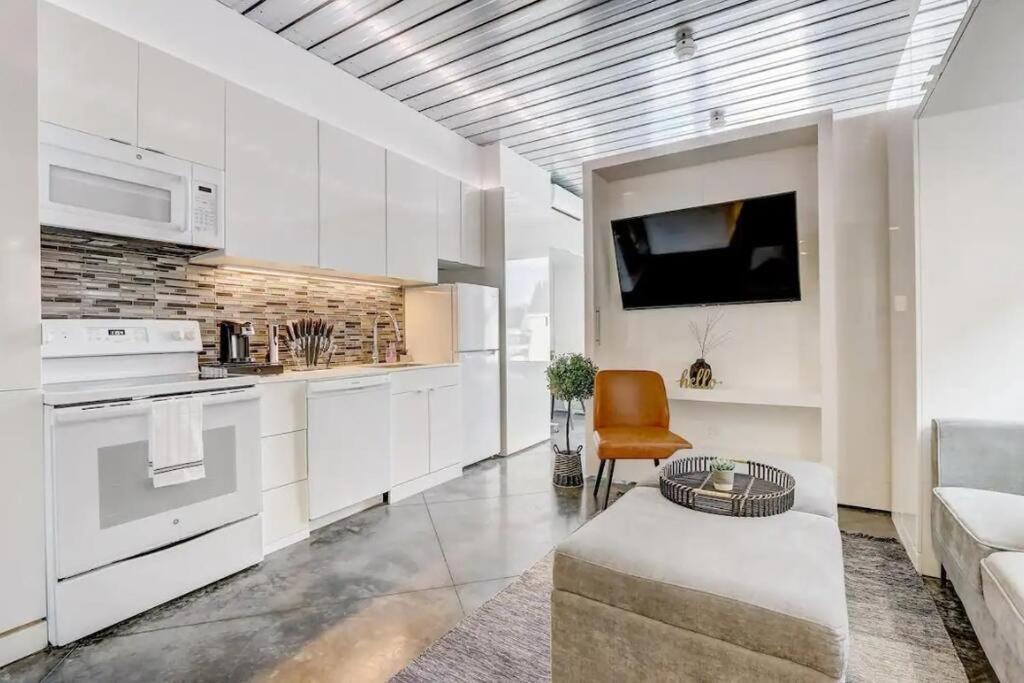 קליבלנד Kcm Mikros Smart Apartments 8 מראה חיצוני תמונה