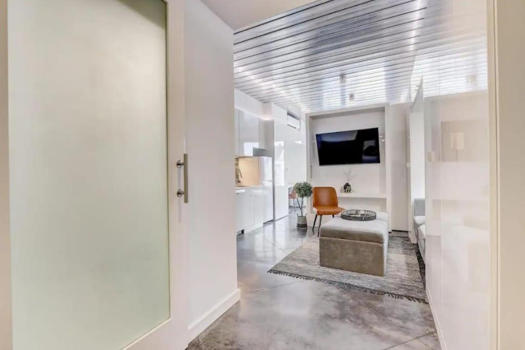 קליבלנד Kcm Mikros Smart Apartments 8 מראה חיצוני תמונה